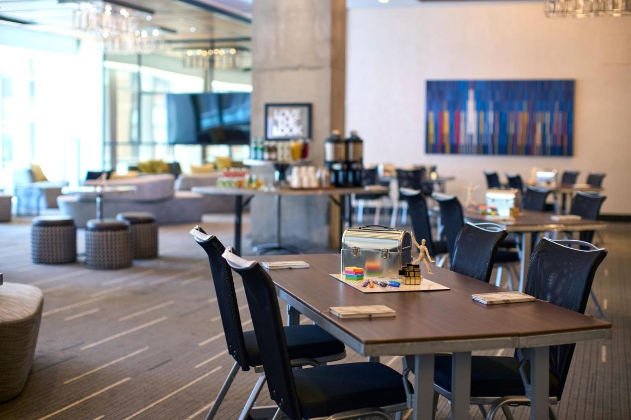 Renaissance New York Midtown Hotel Екстер'єр фото