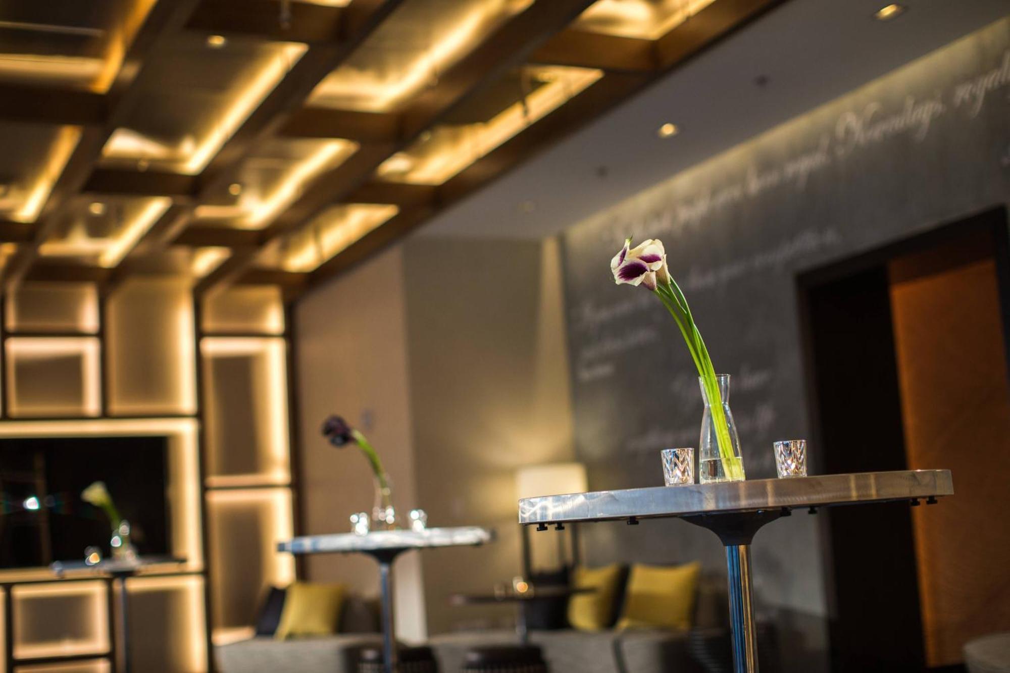 Renaissance New York Midtown Hotel Екстер'єр фото