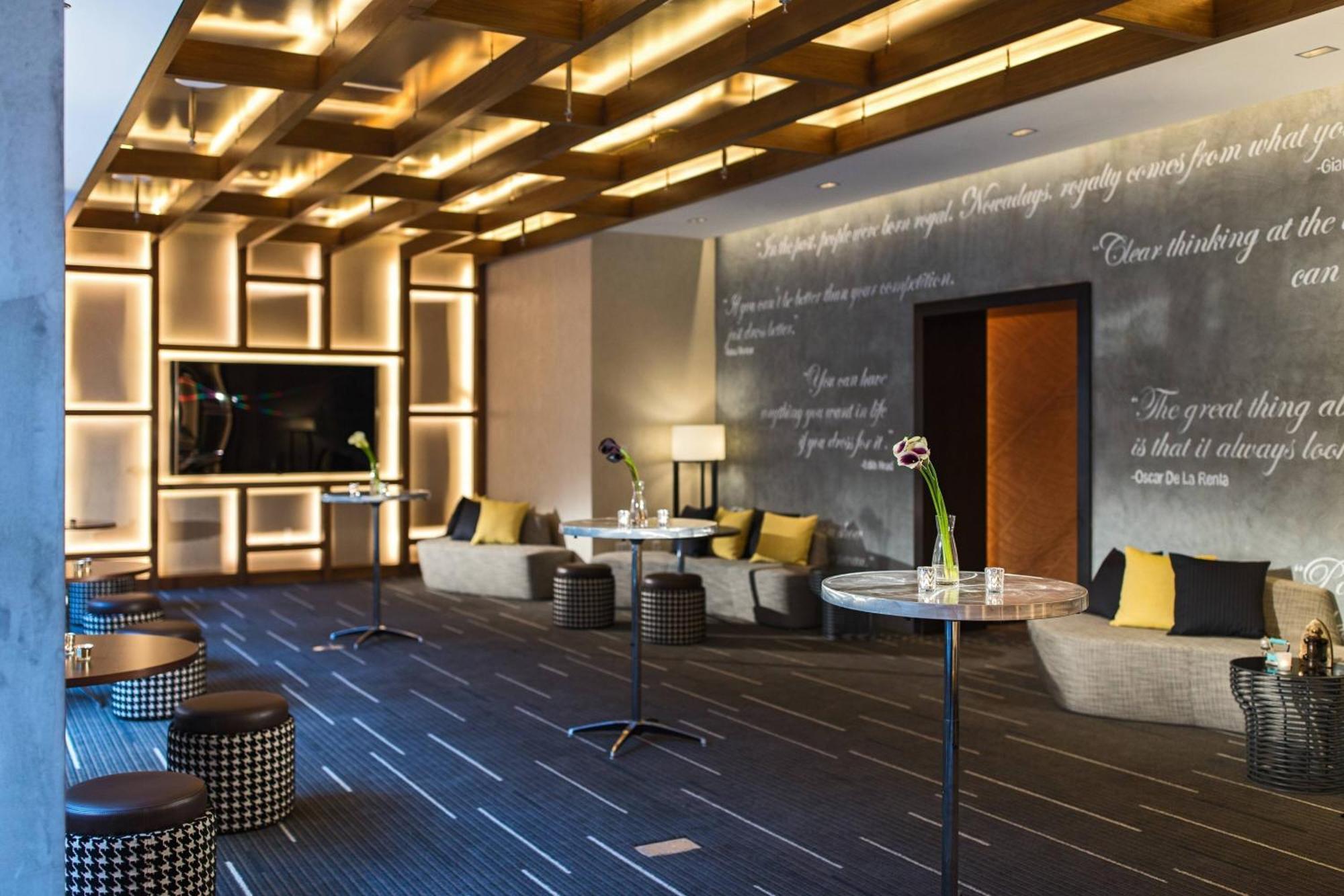 Renaissance New York Midtown Hotel Екстер'єр фото
